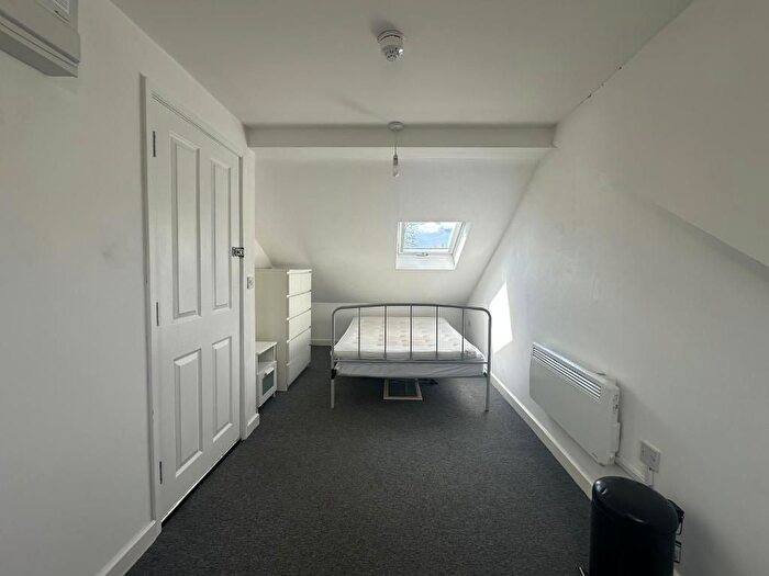 Studio To Rent In Long Drive, East Acton, London, W3