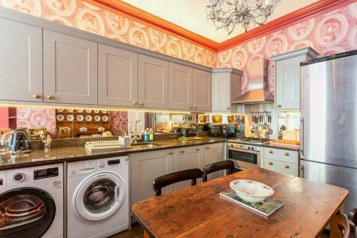 3 Bedroom Flat To Rent In Old Brompton Road, London, SW5