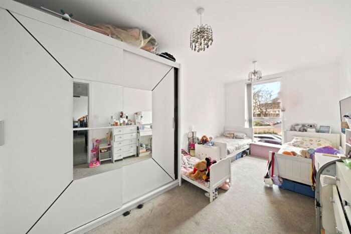 2 Bedroom Flat For Sale In Carnation Gardens, Hayes, Greater London, UB3