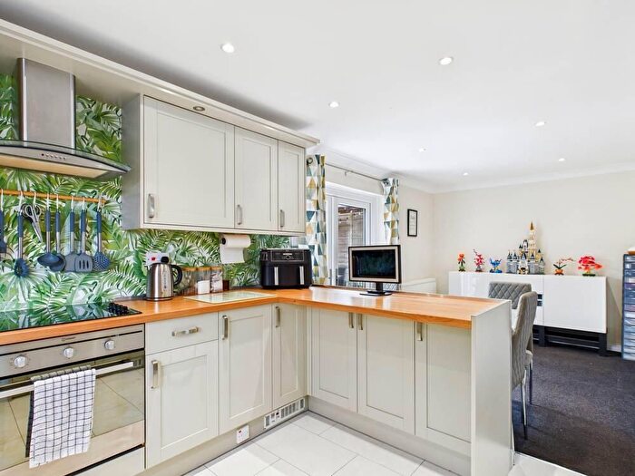 3 Bedroom Semi-Detached House For Sale In Orchard Head Drive, Pontefract, WF8