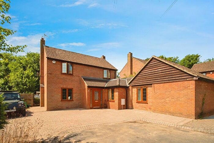 4 Bedroom Detached House For Sale In Broadhurst Grove, Lychpit, Basingstoke, RG24