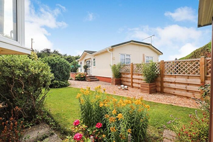 2 Bedroom Mobile/park Home For Sale In Pleasant Avenue, Acaster Malbis, York, YO23
