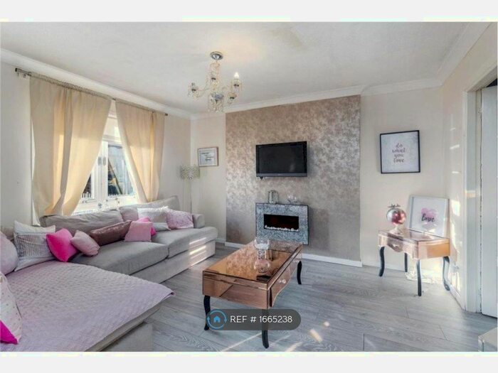 2 Bedroom Terraced House To Rent In Baltic Court, Glasgow, G40