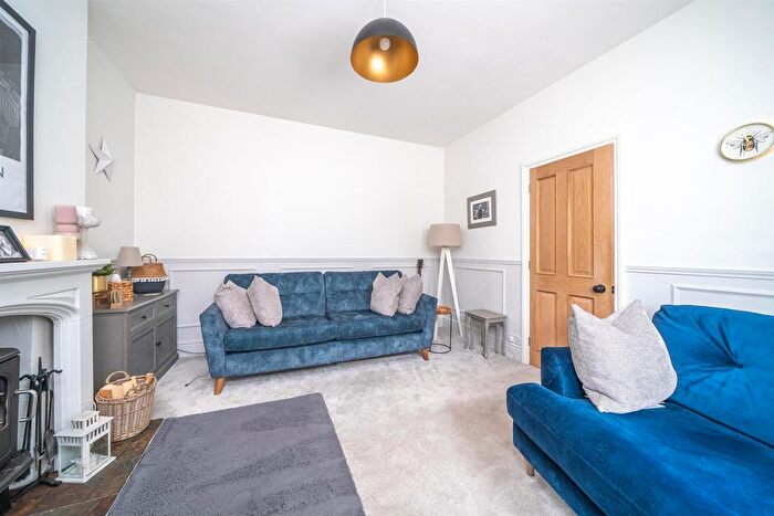 3 Bedroom End Of Terrace House For Sale In Brooklands, Buxton, SK17