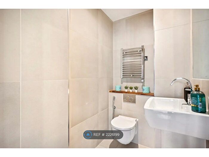 2 Bedroom Flat To Rent In Dickens Yard, London, W5