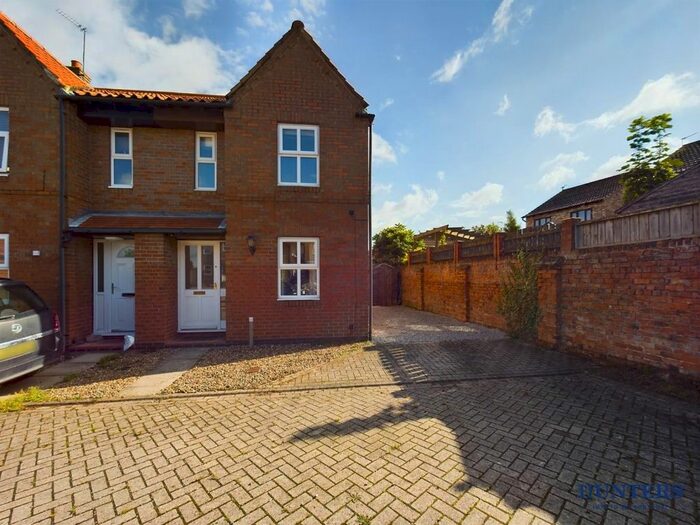 2 Bedroom Semi-Detached House For Sale In Southfield Park, Market Weighton, York, YO43