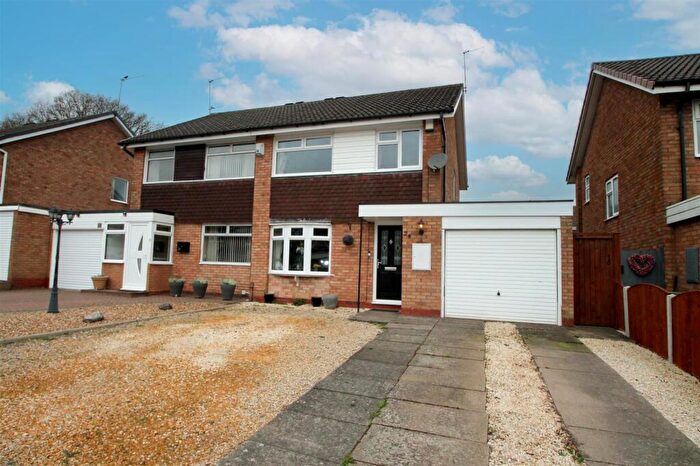 3 Bedroom Semi Detached House For Sale In Long Mynd, Halesowen, B63