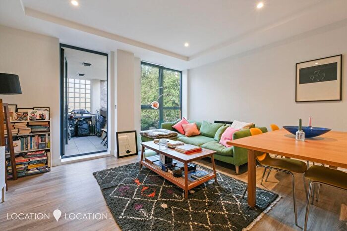 1 Bedroom Flat For Sale In Knightswood House, Rowe Lane, E9