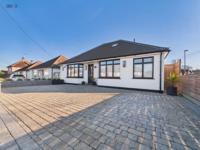 3 Bedroom Detached Bungalow For Sale In The Avenue, Hadleigh, Essex, SS7