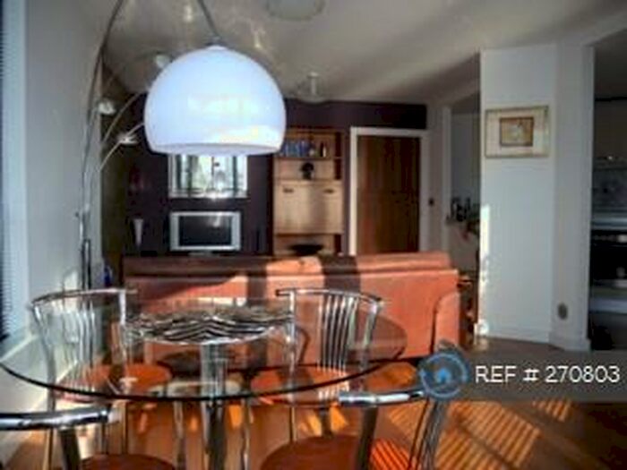 2 Bedroom Flat To Rent In The Skyline, Leeds, LS9