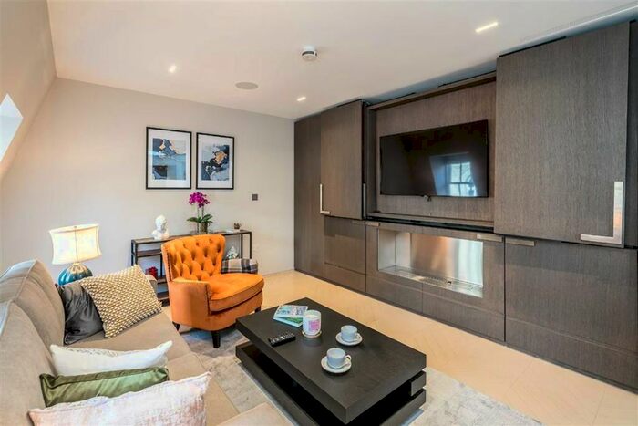 2 Bedroom Flat To Rent In Goodge Street, London, W1T