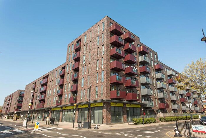 1 Bedroom Flat To Rent In Graciosa Court, Stepney Green, E1