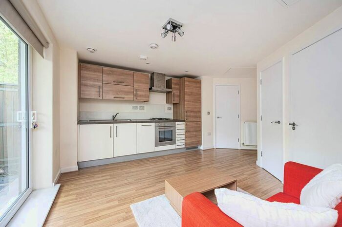 Studio To Rent In Portia Way, Mile End, London, E3
