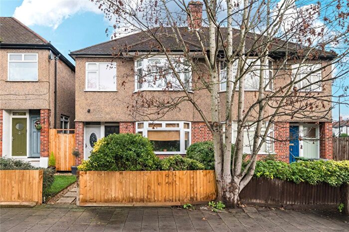 2 Bedroom Maisonette For Sale In Kirkdale, Sydenham, London, SE26