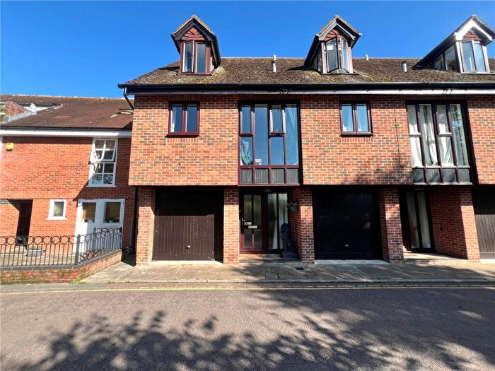 3 Bedroom Town House To Rent In Church Road, Romsey, SO51