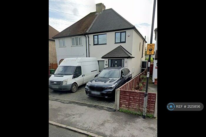 3 Bedroom Semi-Detached House To Rent In Bower Way, Slough, SL1