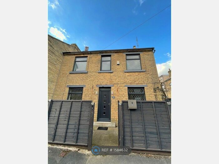3 Bedroom Semi-Detached House To Rent In Westgate, Eccleshill, Bradford, BD2