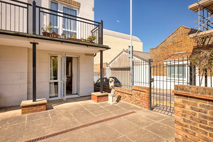 1 Bedroom Retirement Property For Sale In Queen Street, Ramsgate, Kent, CT11