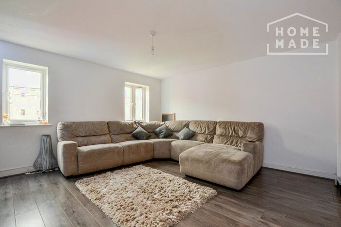 4 Bedroom Semi-Detached House To Rent In Lotus Close, Chigwell, IG7