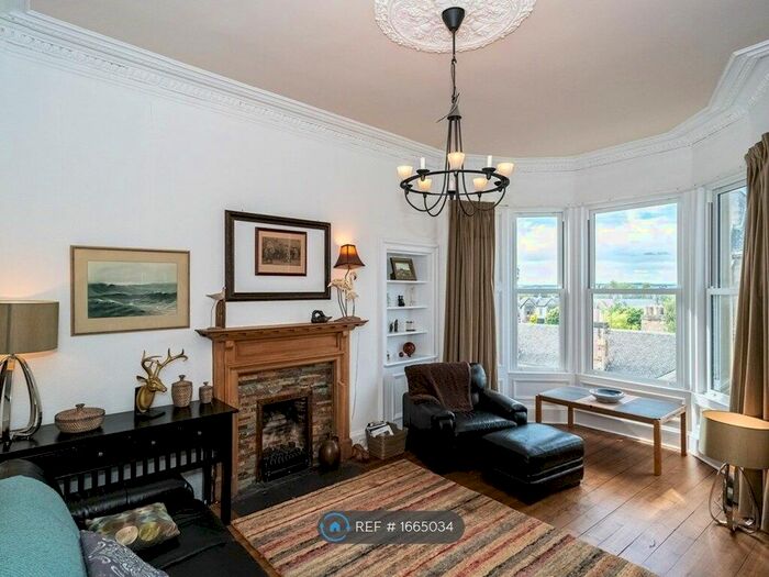3 Bedroom Flat To Rent In Darnell Road, Edinburgh, EH5