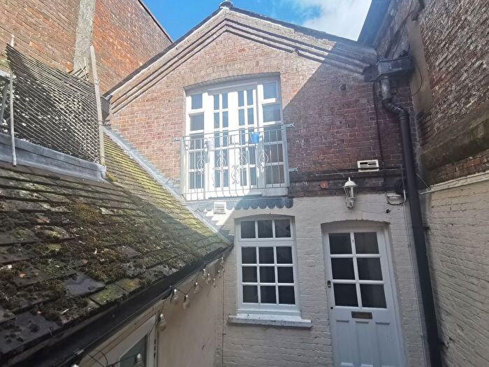 1 Bedroom Flat To Rent In Market Square, Chesham, HP5