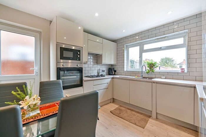 4 Bedroom Detached House To Rent In Cleveland Gardens, Worcester Park, KT4