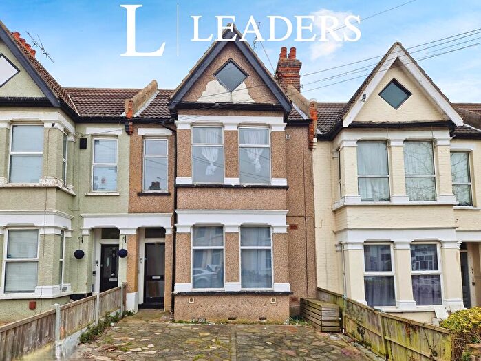 2 Bedroom Flat To Rent In Cheltenham Road, Southend On Sea, SS1