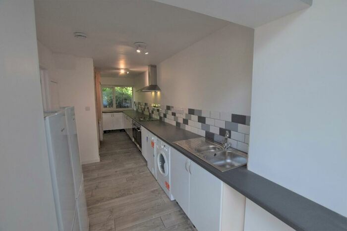 5 Bedroom Semi-Detached House To Rent In Montfort Close, Ukc, CT2