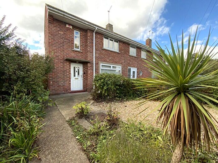 2 Bedroom End Of Terrace House For Sale In Laughton Way, Lincoln, LN2