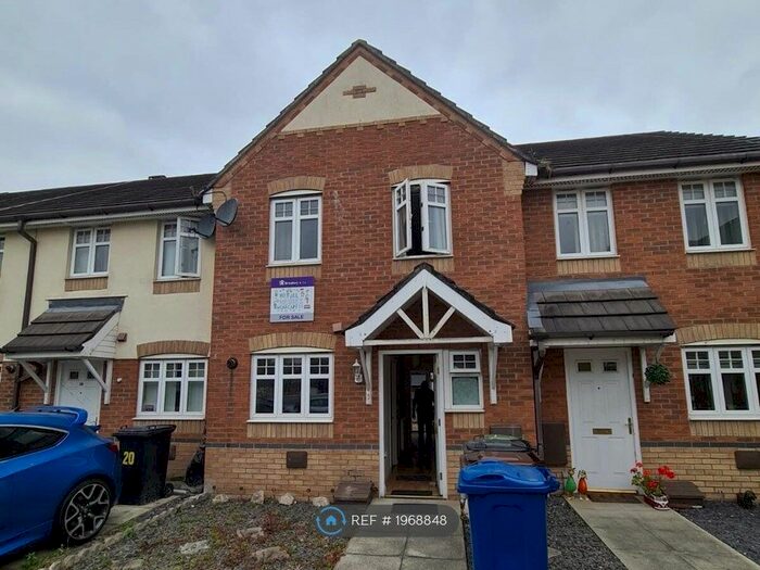 4 Bedroom Semi-Detached House To Rent In Borrowbeck Close, Manchester, WN2