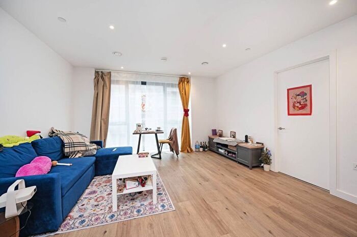 1 Bedroom Flat For Sale In Riverstone Heights, Tower Hamlets, London, E3