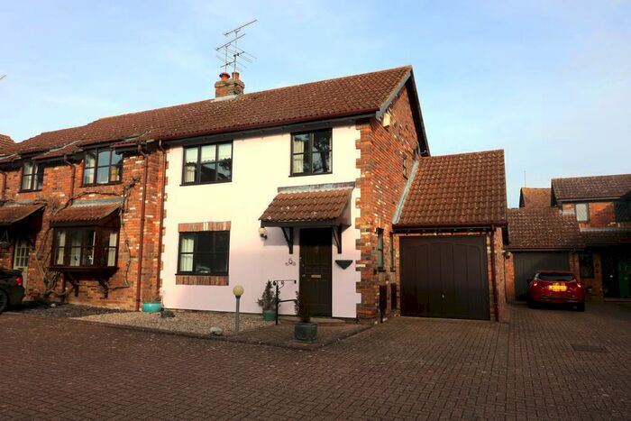 2 Bedroom Semi-Detached House To Rent In Farriers Close, Codicote, SG4