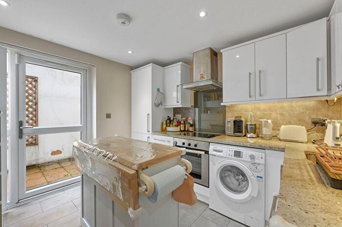 2 Bedroom Flat For Sale In Great North Road, Barnet, EN5