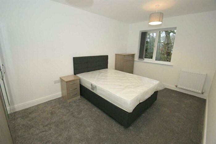 3 Bedroom Apartment To Rent In Phoenix Road, London, NW1