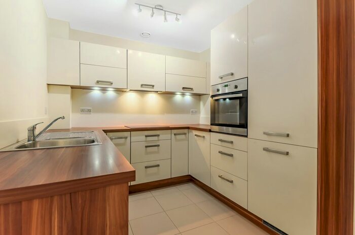 2 Bedroom Flat To Rent In Imogen House, Ashville Way, Wokingham, Berkshire, RG41