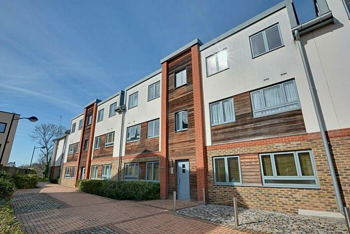 2 Bedroom Flat To Rent In The Waterfront, Hertford, SG14