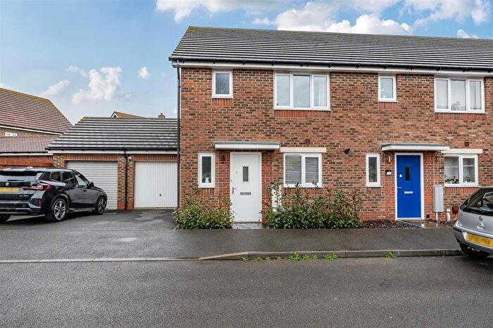 3 Bedroom End Of Terrace House For Sale In Meaden Way, Felpham, PO22