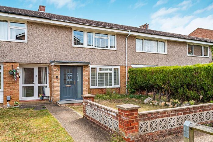 3 Bedroom Terraced House For Sale In Bingen Road, Hitchin, SG5