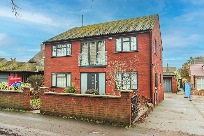 4 Bedroom Detached House For Sale In Cross Road, Wellingborough, NN8