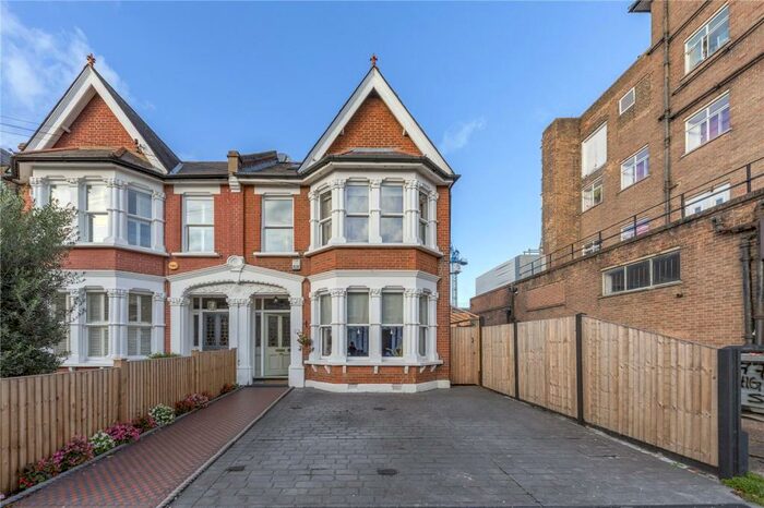 4 Bedroom Semi-Detached House To Rent In Sussex Road, New Malden, KT3