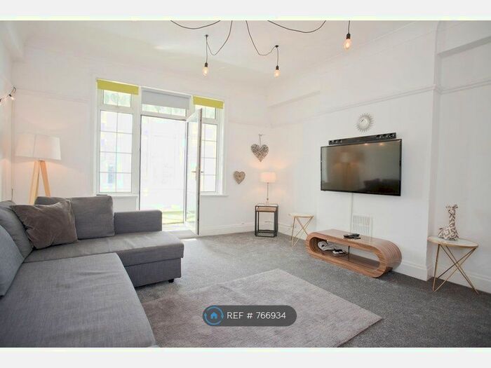 2 Bedroom Flat To Rent In Richmond Hill, Bournemouth, BH2