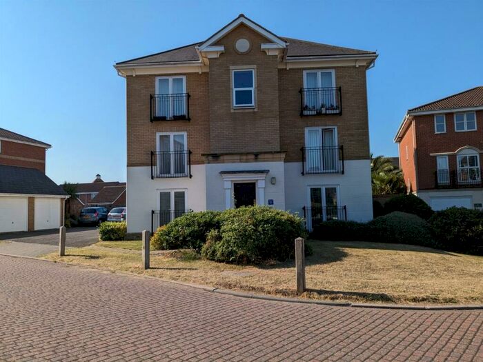 3 Bedroom Apartment To Rent In Bradfords Close, St. Marys Island, Chatham, ME4