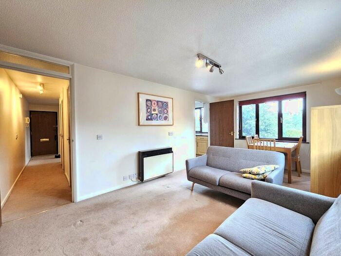 2 Bedroom Flat To Rent In Chalice Court, East Finchley, N2