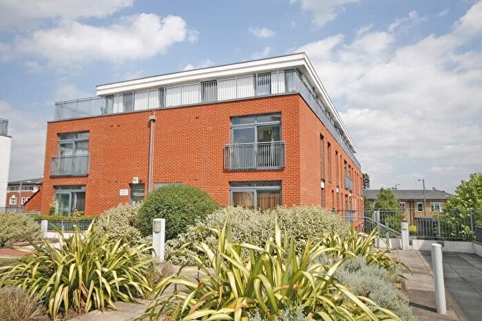 2 Bedroom Flat To Rent In Chertsey, Surrey, KT16