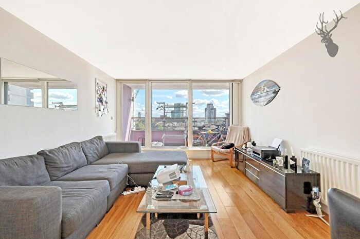 2 Bedroom Apartment For Sale In Mallard Point, Bow, E3