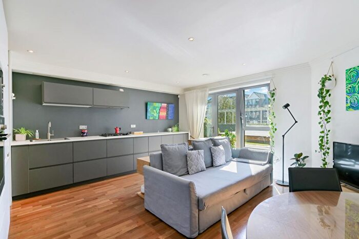 1 Bedroom Flat For Sale In Moorings House, Brentford, TW8