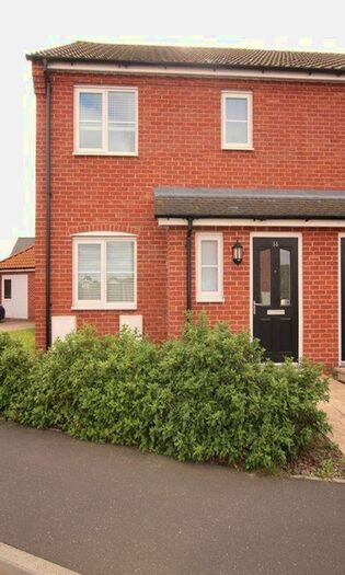3 Bedroom Semi-Detached House To Rent In Burnt Fen Way, Hoveton, Norwich, NR12