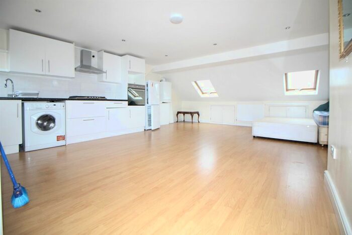 Studio To Rent In Hertford Road, Enfield EN3
