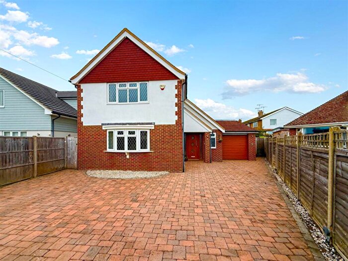 4 Bedroom Detached House For Sale In Courtlands Close, Goring-By-Sea, Worthing, BN12