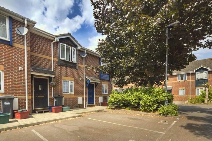 2 Bedroom Property To Rent In Bel Lane, Hanworth, Feltham, TW13